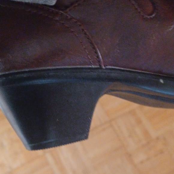 Easy Spirit Brown Heeled Boots Womens Size 8W - Picture 7 of 7